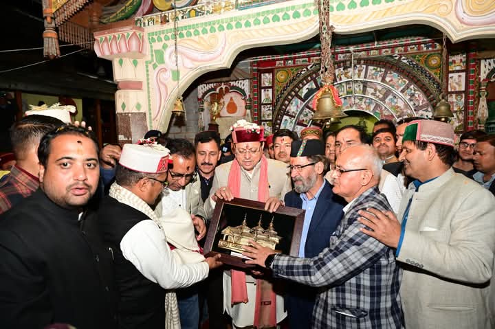 धामी ने महासू महाराज एवं बाशिक महाराज महेंद्रथ में पूजा अर्चना कर प्रदेश में खुशहाली तरक्की एवं प्रगति की कामना की
