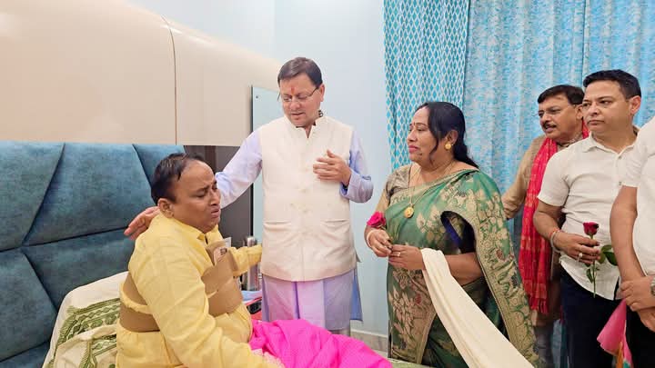 उत्तम दत्ता के ट्रांजिट कैम्प रूद्रपुर जाकर कुशलक्षेम जानी तथा शीघ्र स्वस्थ होने की कामना की