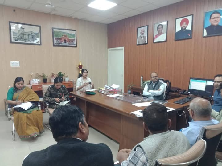 युवा संगठनों के प्रतिनिधियों तथा यूएसडीएमए के अधिकारियों के साथ बैठक कर जरूरी दिशा-निर्देश दिए
