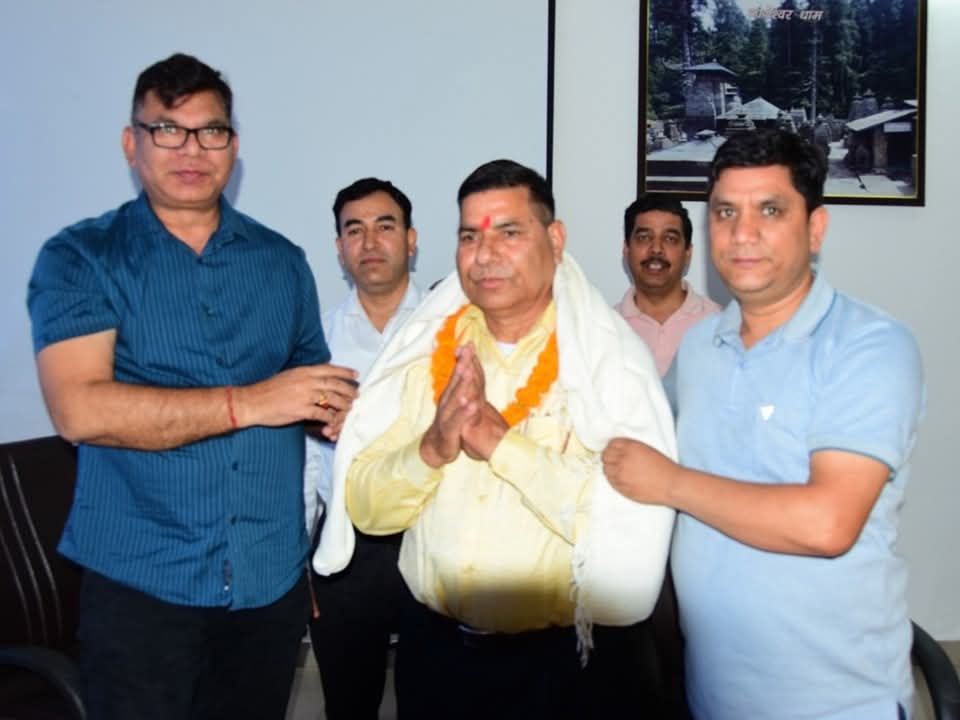 सूचना विभाग में आयोजित विदाई समारोह