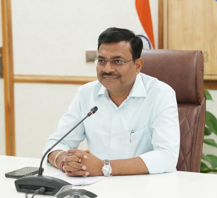 मुख्य सचिव ने वन विभाग से प्रदेश में जड़ी बूटी के विकास और संरक्षण से संबंधित किए गए कार्यों की जानकारी ली