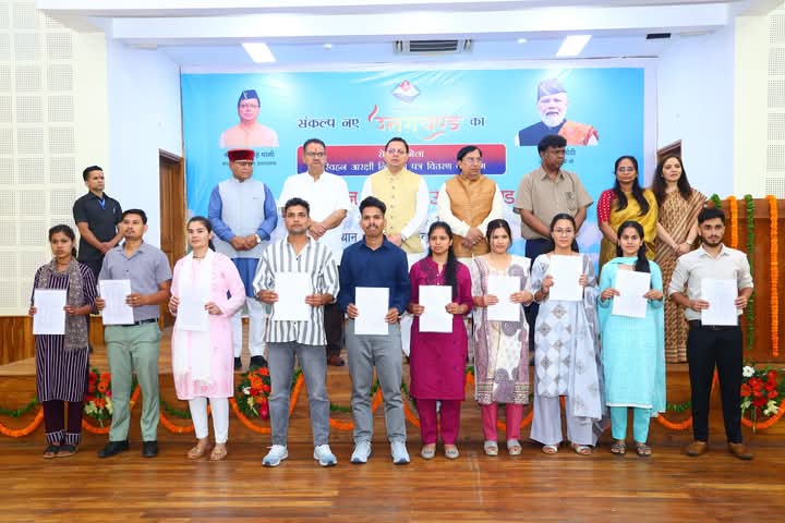 परिवहन विभाग के अंतर्गत चयनित 112 आरक्षियों को नियुक्ति पत्र वितरित किए