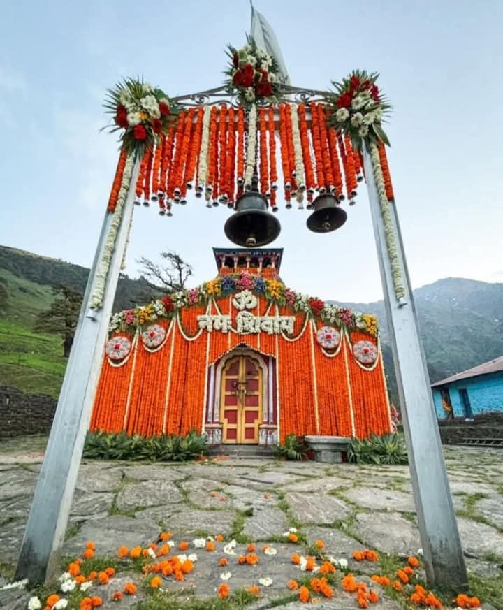 पंचकेदारों में से एक मध्यमहेश्वर मंदिर के कपाट श्रद्धालुओं के दर्शनार्थ खोल दिए