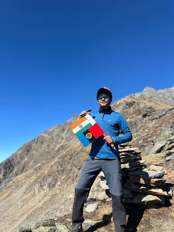 उत्तराखण्ड के तीन युवा राष्ट्रीय कैडेट कोर के कैडेट्स ने दुनिया की सबसे ऊॅंची चोटी माउंट एवरेस्ट पर सफलतापूर्वक आरोहण की