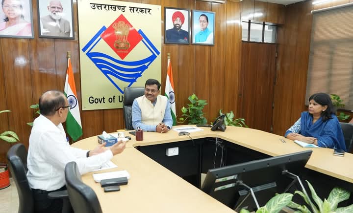 मुख्य सचिव आनंद बर्द्धन ने सचिवालय में शिक्षा विभाग की समीक्षा की