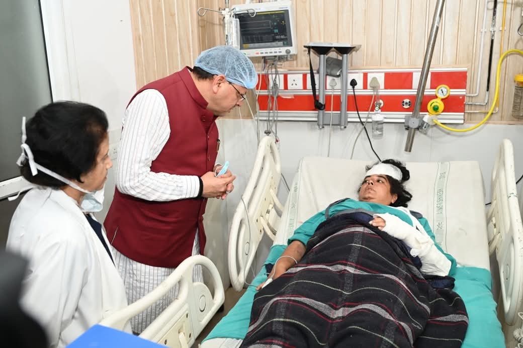 रुद्रप्रयाग में हुई बस दुर्घटना में घायल यात्रियों का हालचाल जाना