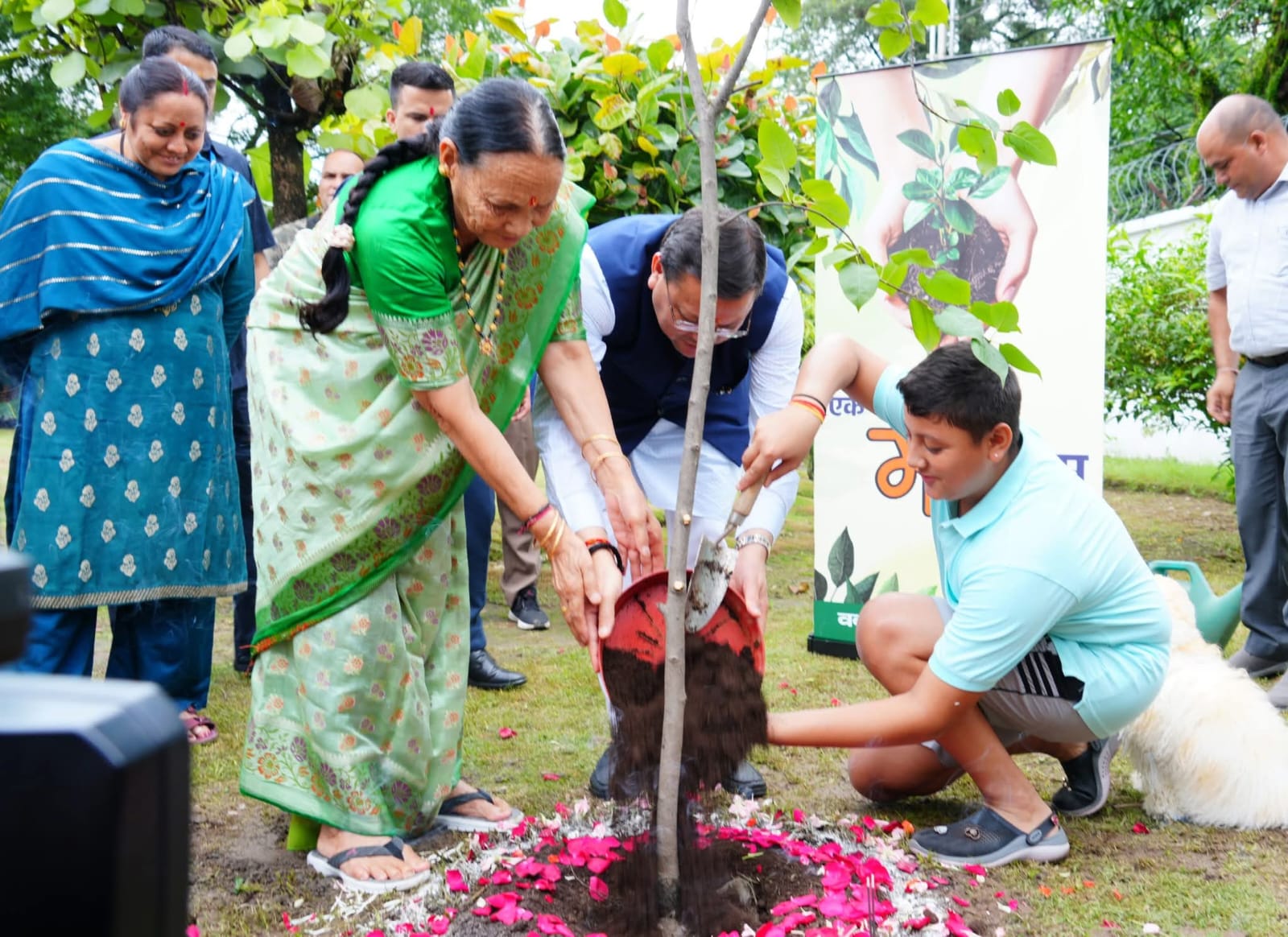 पौधारोपण कर अपने कर्तव्यों का निर्वहन अवश्य करें