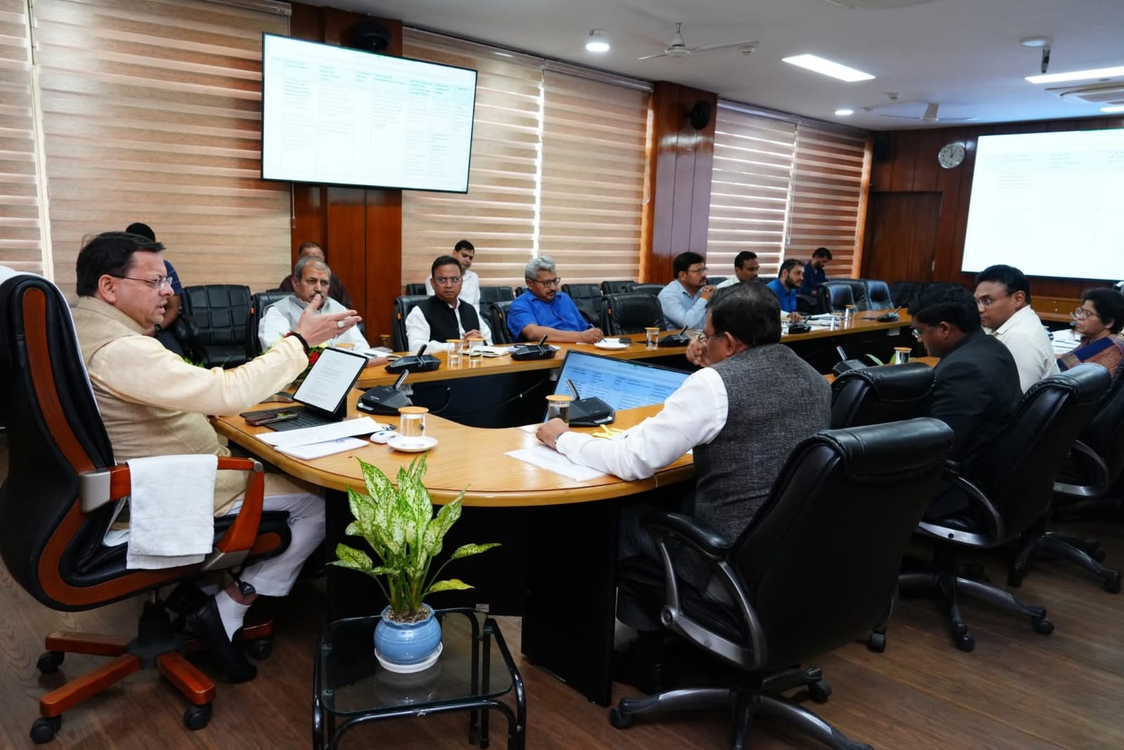 धामी ने विशेष सचिव अल्प संख्यक कल्याण विभाग को गहनता से जांच करने के आदेश दिए