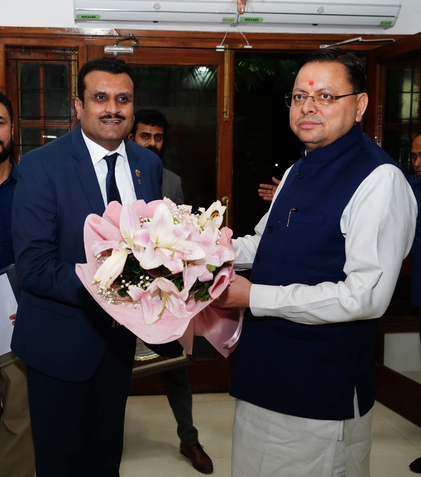 मुख्यमंत्री आवास में आईसीई स्केटिंग एसोसिएशन ऑफ इंडिया के प्रतिनिधिमंडल ने शिष्टाचार भेंट की