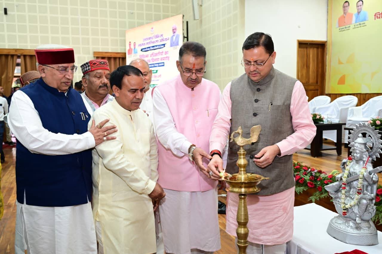 मुख्यमंत्री ने 220 नव नियुक्त चिकित्सा अधिकारियों को नियुक्ति पत्र वितरित किए