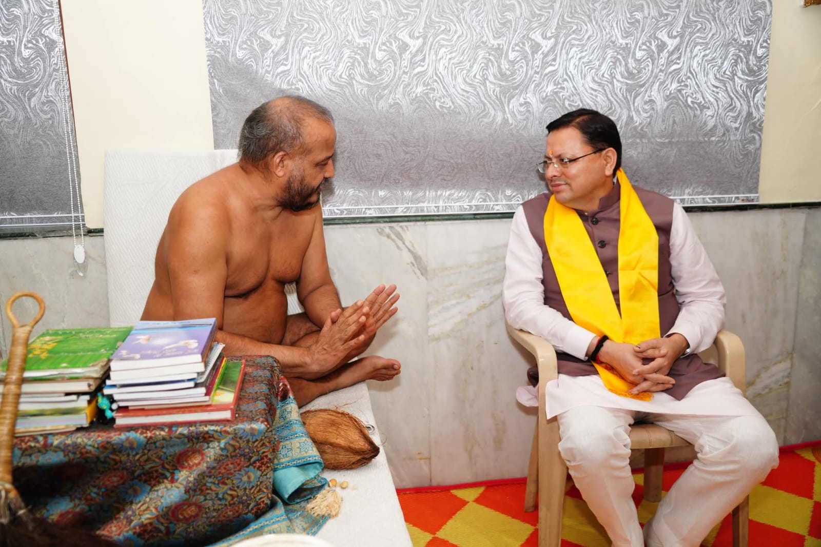 दिगम्बर जैन पंचायती मंदिर में आयोजित “जैन समाज सम्मेलन” में प्रतिभाग कर जैन धर्मगुरुओं का आशीर्वाद लिया