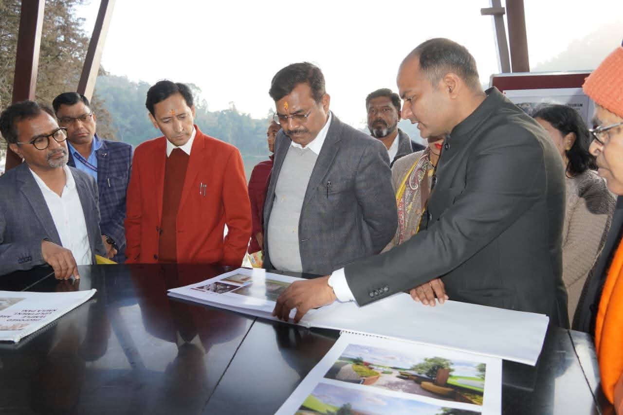 बाटनागाड़ एवं श्यामलाताल क्षेत्र का स्थलीय निरीक्षण कर विकास एवं बाढ़ सुरक्षा कार्यों की प्रगति की समीक्षा की