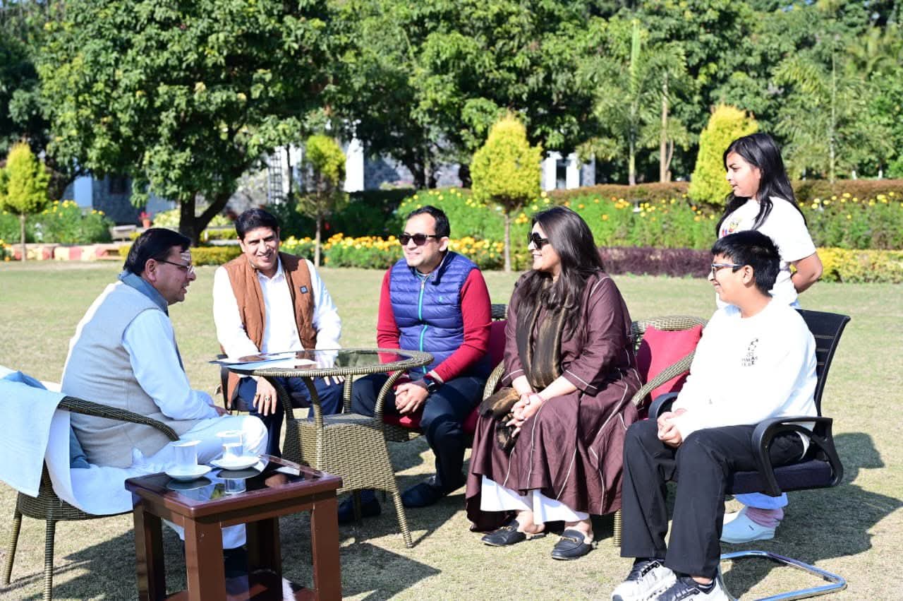 मुख्यमंत्री आवास पर रुड़की विधानसभा क्षेत्र से विधायक प्रदीप बत्रा ने भेंट की