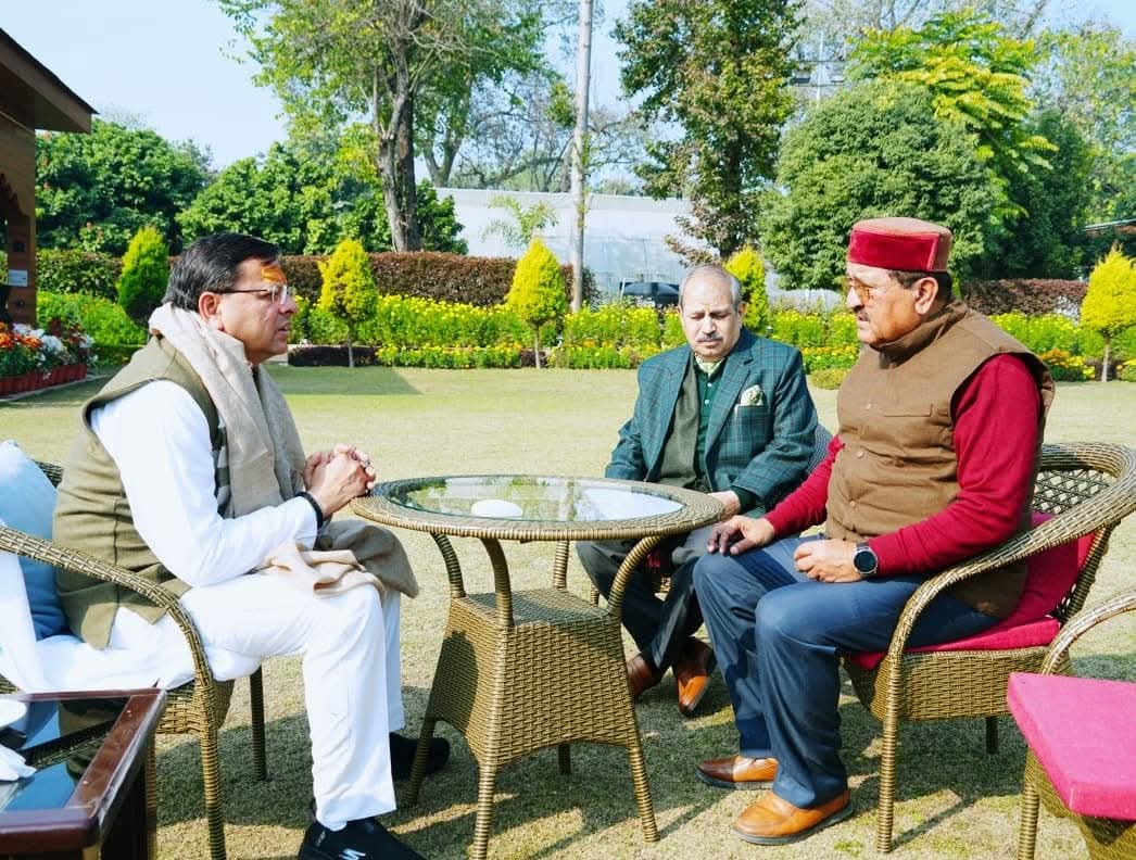 जनप्रतिनिधिगणों एवं विभिन्न क्षेत्र से जुड़े गणमान्य जनों ने भी मुख्यमंत्री से मुलाकात की