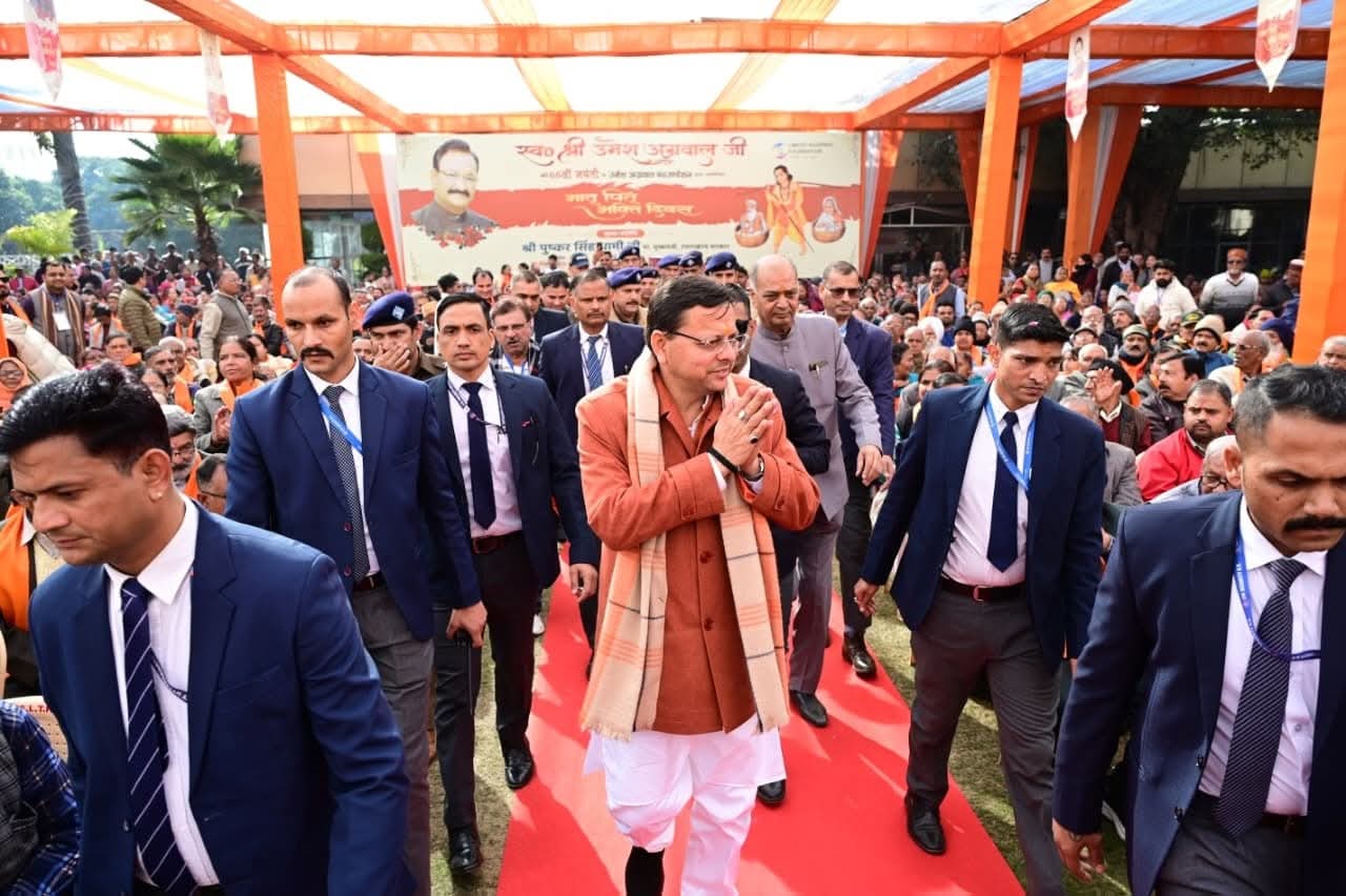 धामी ने स्वर्गीय उमेश अग्रवाल की 66वीं जयन्ती के अवसर पर आयोजित मातृ-पितृ भक्ति दिवस कार्यक्रम में प्रतिभाग किया