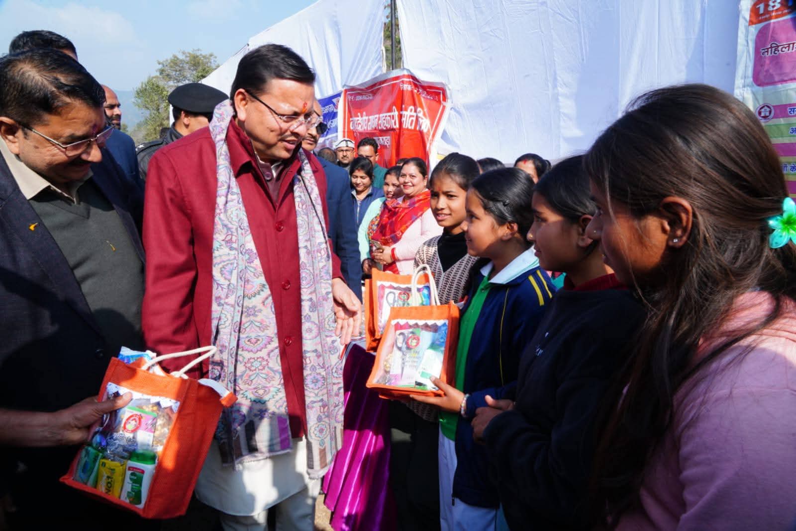 बहुद्देश्यीय शिविर में जन-समस्याओं के निस्तारण की स्थिति की जानकारी ली और अभियान के संबंध में फीडबैक प्राप्त किया